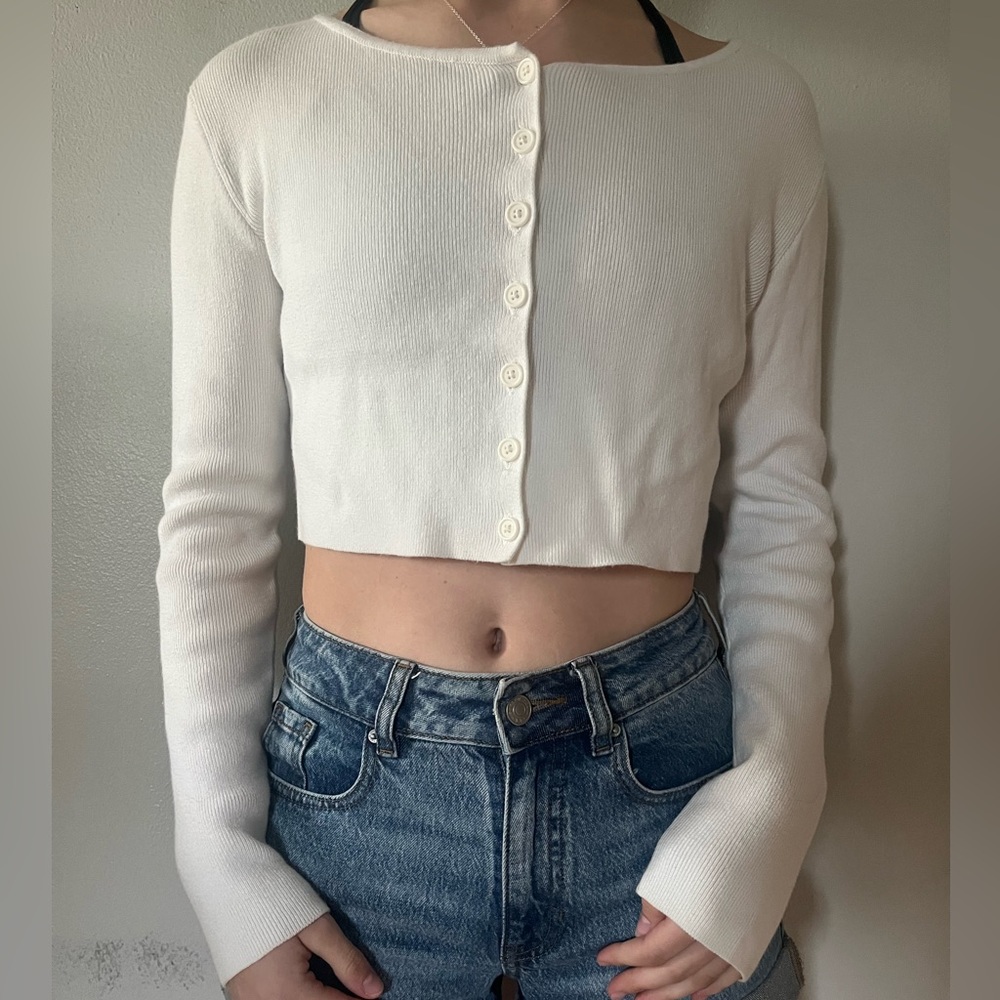 Brandy Melville | Cream Long Sleeve Button Down Cropped Sweater
